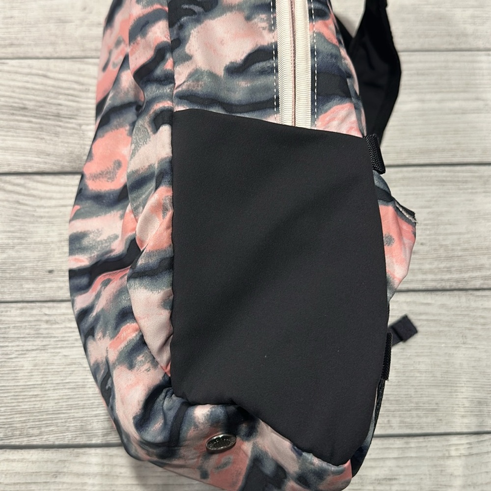 🍋Rare Vintage Lululemon Run From Work Backpack pink camo🍋 - Picture 14 of 15